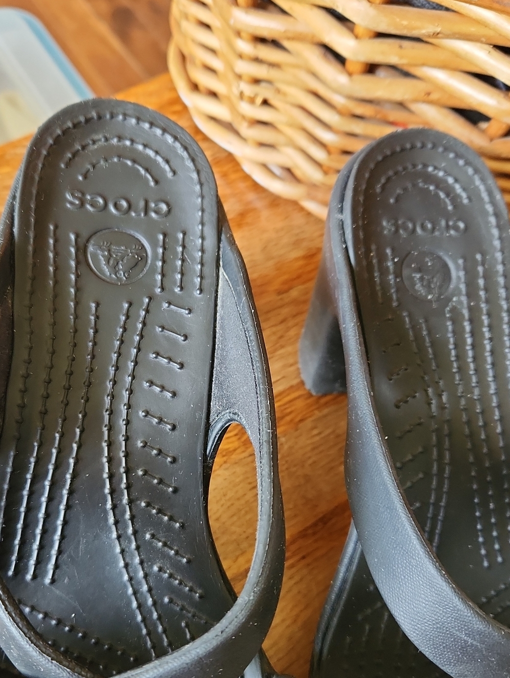 Crocs sz 9 Black Strappy Heel Sandals - Picture 8 of 14